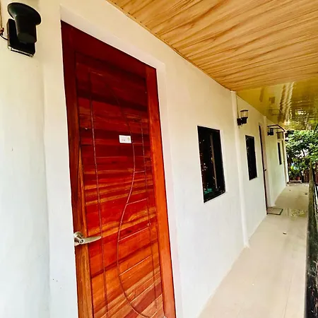D'S Haven Cafe Apartment La Carlota Exterior photo